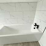 Apartman - Working - Visiting The Lakes *