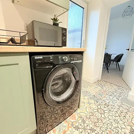 - Working - Visiting The Lakes Apartment *