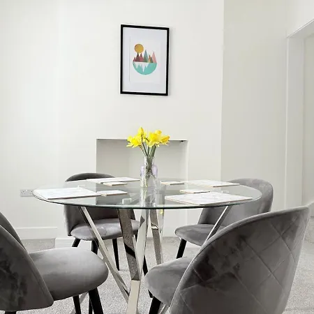 - Working - Visiting The Lakes דירה